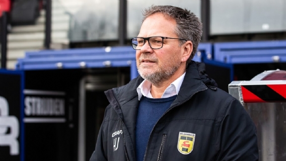 Soepel Langskomen Stun Henk de Jong dreigt met opstappen als trainer van SC Cambuur