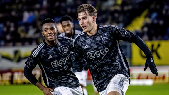 Jong Ajax Houdt Dankzij Heerlijke Dribbel Mika Godts Punt Over Aan Duel Met  Nac